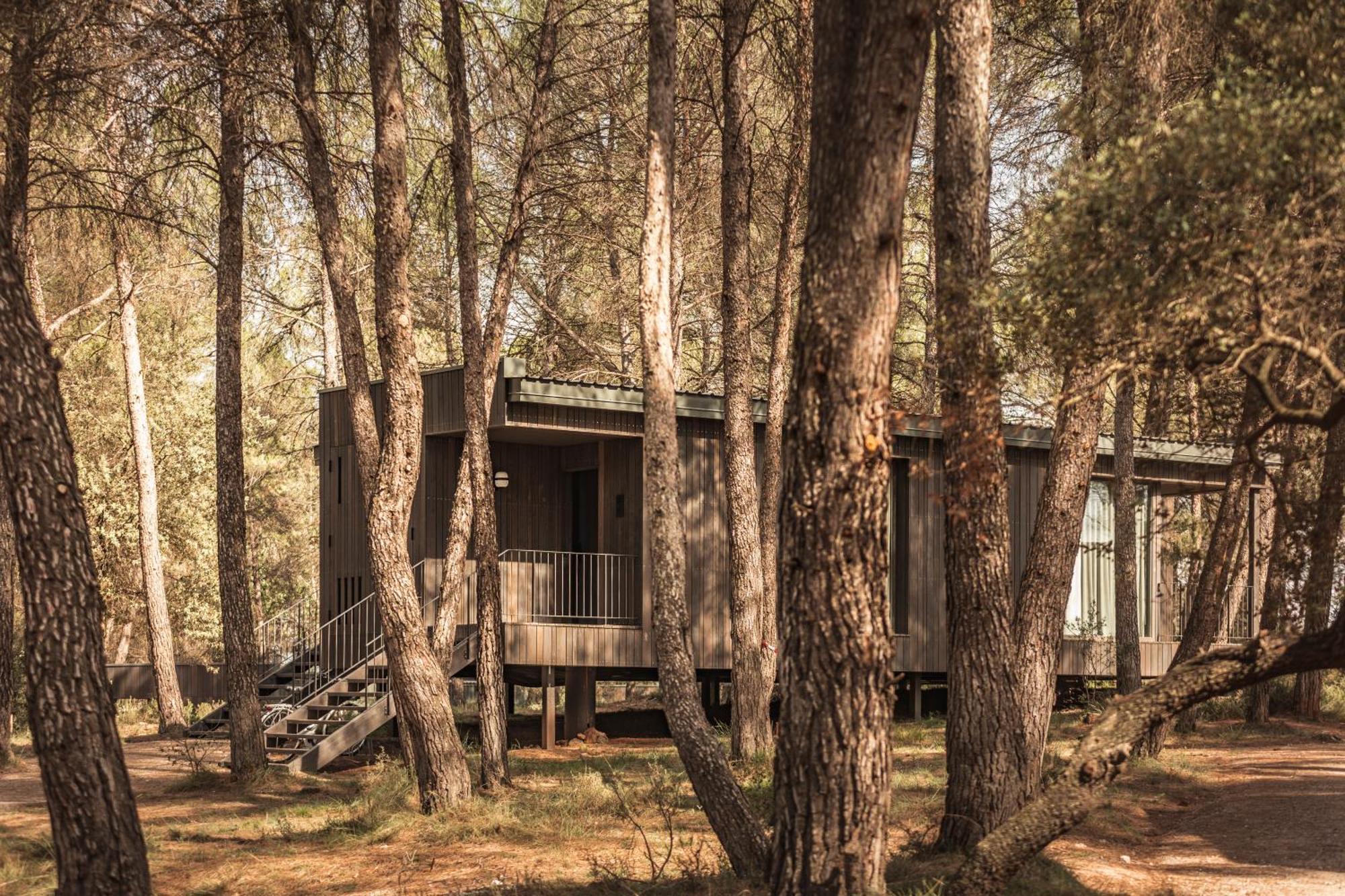 Вилла Les Cabanes De L'Oller Del Mas Манреса Экстерьер фото