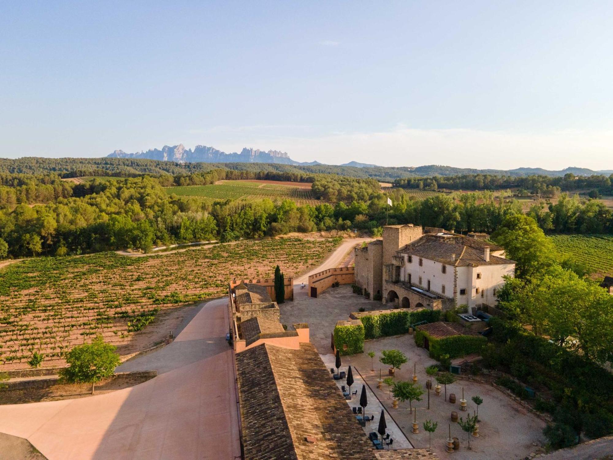 Вилла Les Cabanes De L'Oller Del Mas Манреса Экстерьер фото